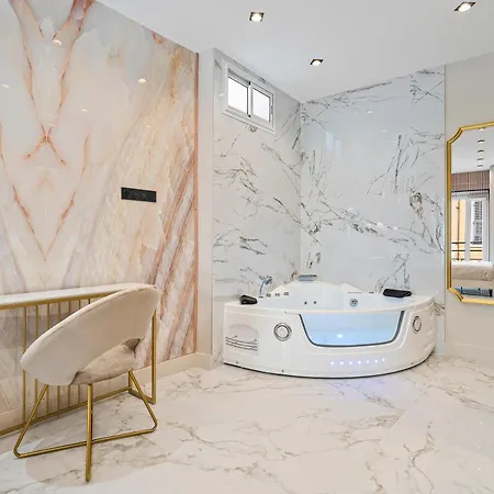 Nice Renting - 8France - Luxury & Comfort Love Room Suite Jacuzzi Massena Exterior photo