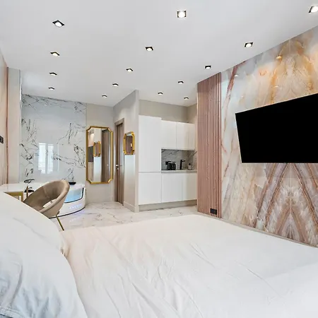 Nice Renting - 8France - Luxury & Comfort Love Room Suite Jacuzzi Massena Exterior photo