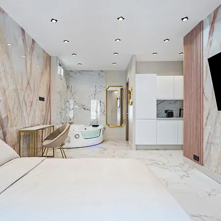 Nice Renting - 8France - Luxury & Comfort Love Room Suite Jacuzzi Massena Exterior photo
