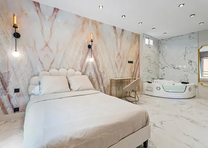 Nice Renting - 8France - Luxury & Comfort Love Room Suite Jacuzzi Massena